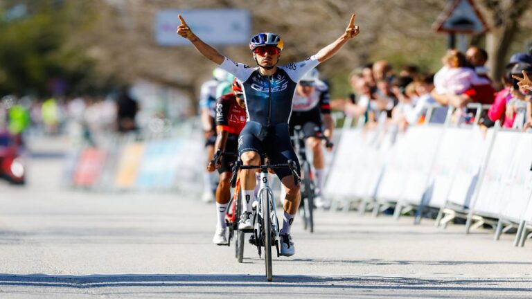 Pidcock ganó la segunda etapa y Sivakov asume el liderato de la general