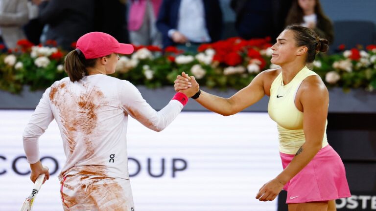 Sabalenka y Swiatek no tuvieron problemas para avanzar a los 8vos de final en Dubai
