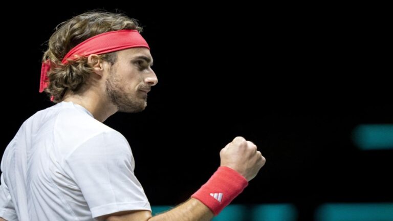 Tsitsipas superó la primera ronda del torneo de Dubái