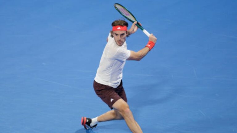 Tsitsipas se instaló en los 4tos de final de Dubái