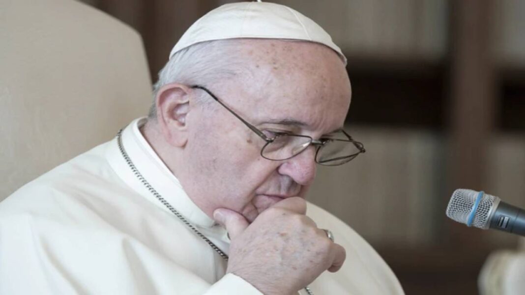 El papa recibió en el hospital al secretario de Estado vaticano, Pietro Parolin
