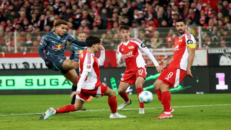 Leipzig agrandó su bache en la Bundesliga
