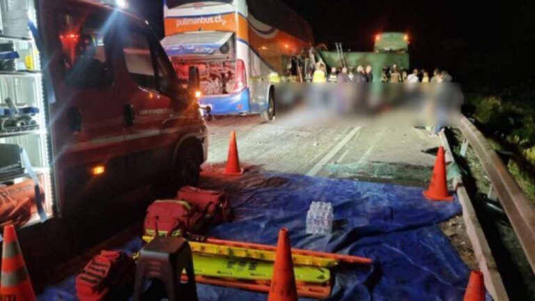 Choque múltiple de buses deja seis muertos y más de 40 heridos en región chilena de Coquimbo