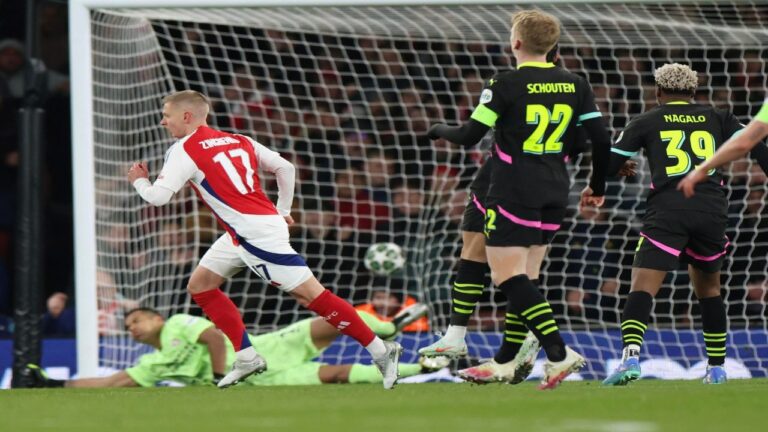 Arsenal completó el trámite ante PSV para seguir su camino en la Champions