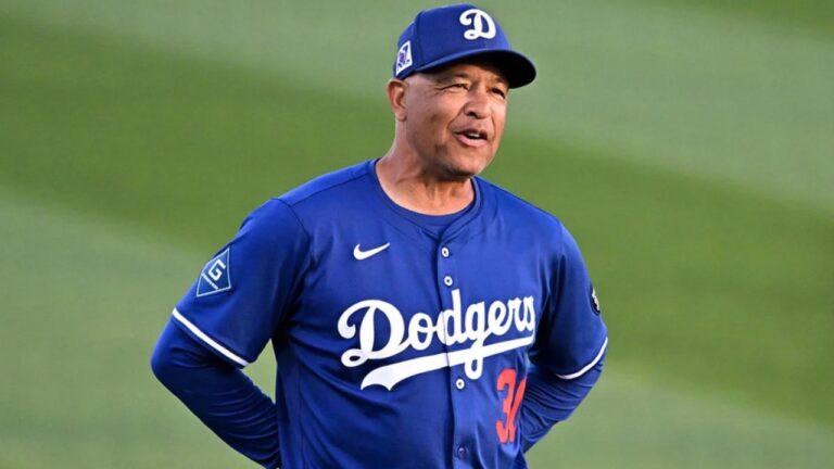 Dave Roberts seguirá al frente de Dodgers de Los Ángeles por cuatro años más