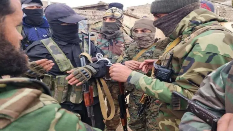 Suben a 237 los muertos en dos días de combates entre fuerzas sirias y grupos pro Al Asad