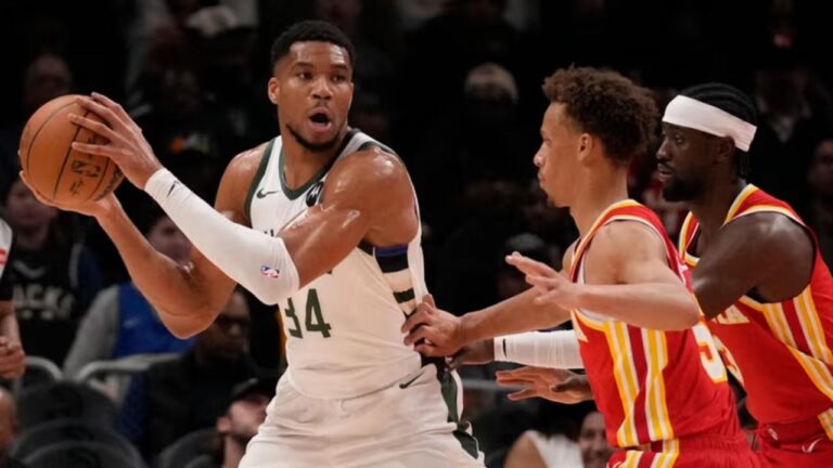Giannis selló con un triple doble la victoria de Milwaukee en Atlanta