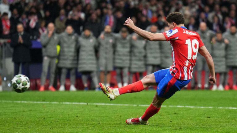 La UEFA ratificó que hubo dos toques en el penalti anulado a Julián Álvarez