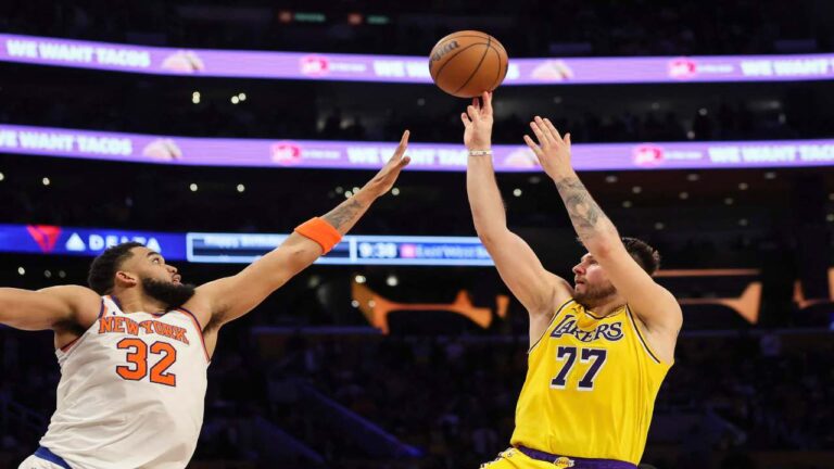 Los Lakers sellaron una remontada épica ante los Knicks y mantienen su momento de gracia
