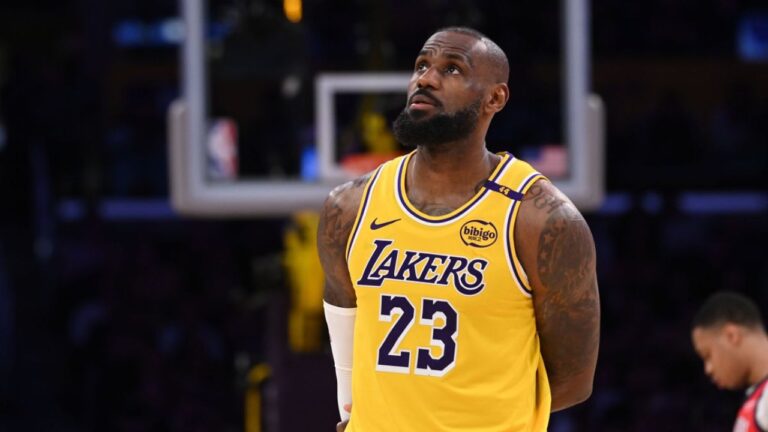 LeBron rompió la barrera de los 50.000 puntos en su carrera en la NBA