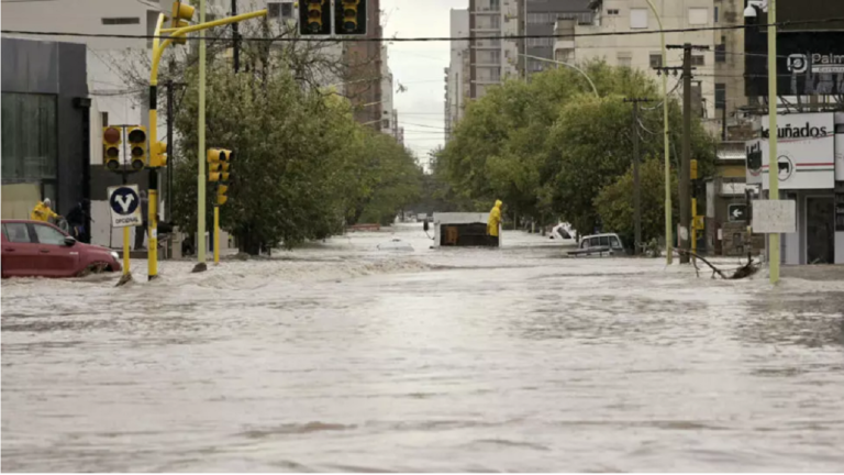 A 16 ascendió cifra de fallecidos por lluvias en Bahía Blanca en Argentina