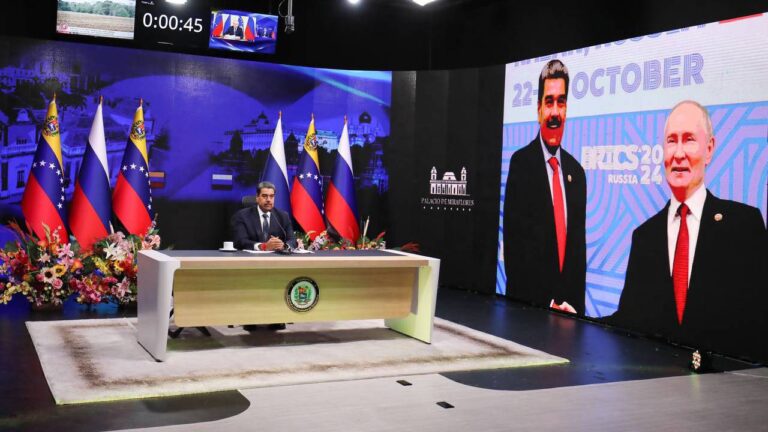 Putin invita a Maduro a Moscú para firmar tratado de asociación
