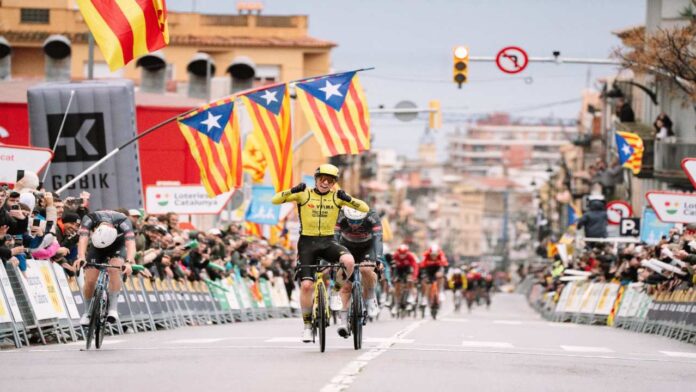 Matthew Brennan sorprendió en la primera etapa de la Volta Catalunya