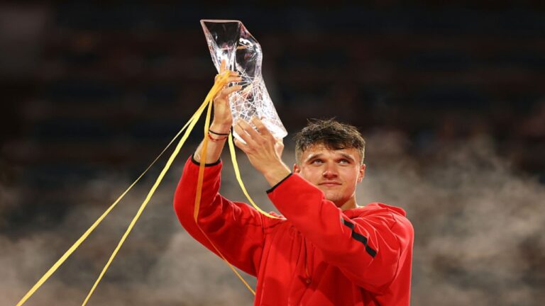 Mensik sorprendió a Djkovic y conquistó el Masters de Miami
