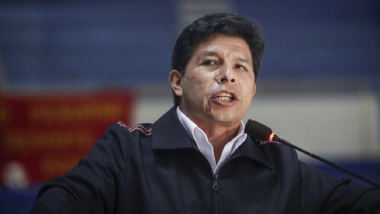 Expresidente peruano Pedro Castillo se mostró desafiante en audiencia del juicio oral y rechazó defensa pública