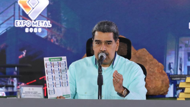 Maduro entregó al BCV una tonelada de lingotes de oro producidos en el país para sus reservas