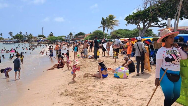 Playas de Falcón registran gran afluencia de temporadistas