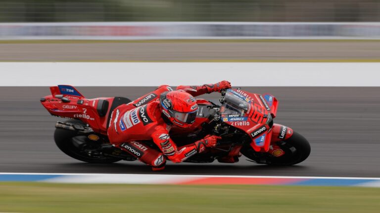 Marc Márquez superó a su hermano Álex para lograr la «pole» en la MotoGP