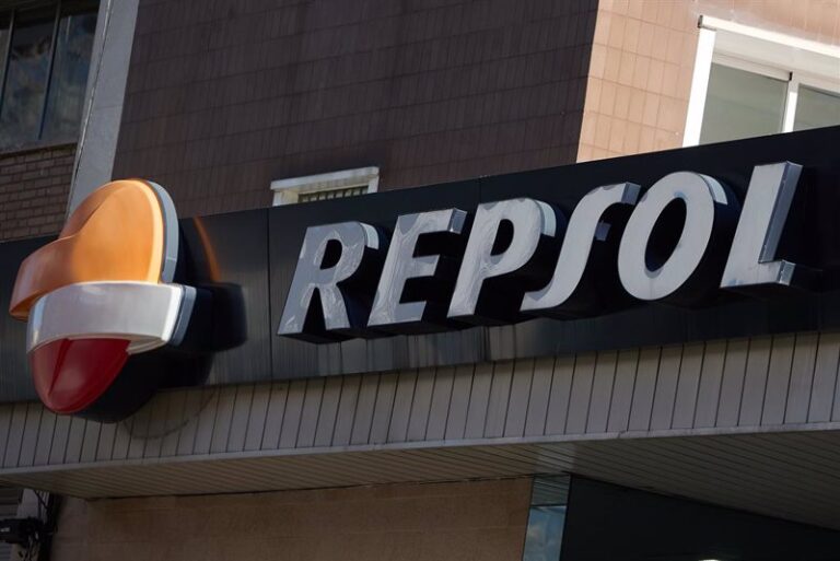 Repsol gana un 62,2 % menos el primer trimestre por la bajada del crudo
