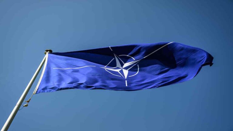 Alta representante de la UE ve «positivo» permanencia de EEUU en la OTAN