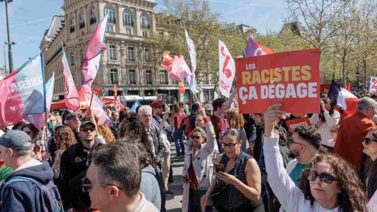 Comienza en París protesta de la izquierda antes del mitin de partidarios de Le Pen