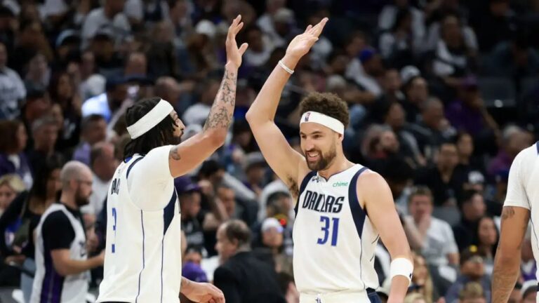 Mavericks arrasó Sacramento y se jugará el ‘playoff’ ante Memphis