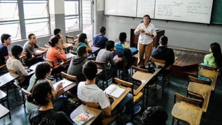 Educadores de Monagas solicitan salario de $ 200