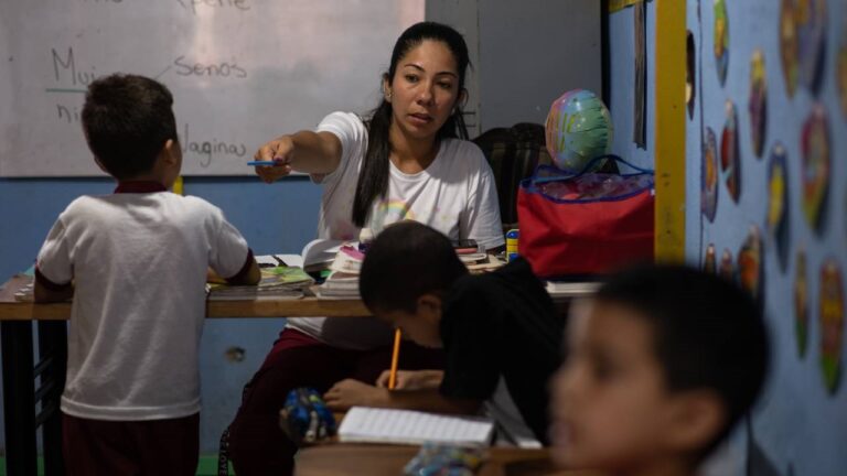 Sector educativo de Falcón solicita respuesta sobre la suspensión de salarios de los docentes
