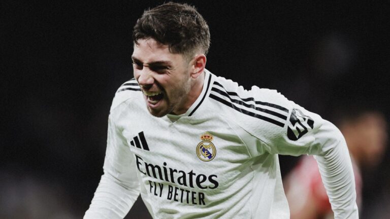 Valverde mantiene con vida al Real Madrid en la lucha por el título