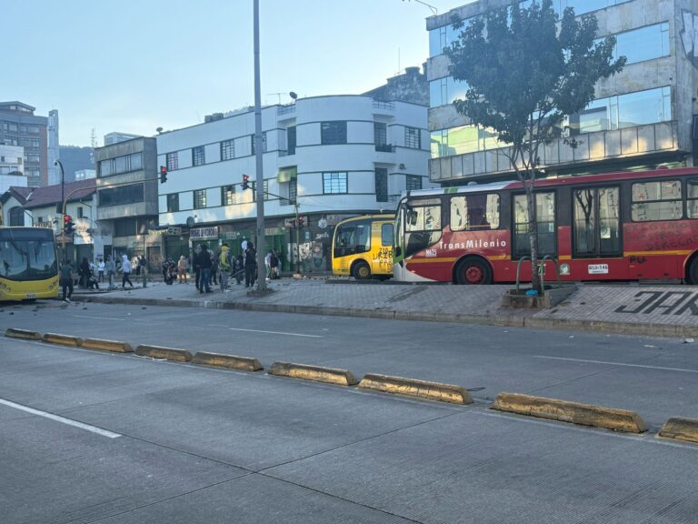 Gobierno suspende diálogo con comunidades indígenas tras actos de vandalismo en Bogotá