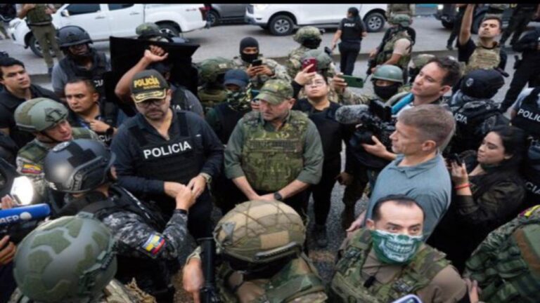 Fundador de Blackwater participa en operativo en Ecuador contra bandas criminales