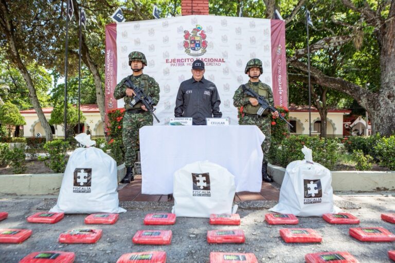 Ejército colombiano incauta cerca de dos toneladas de marihuana en el sur del país