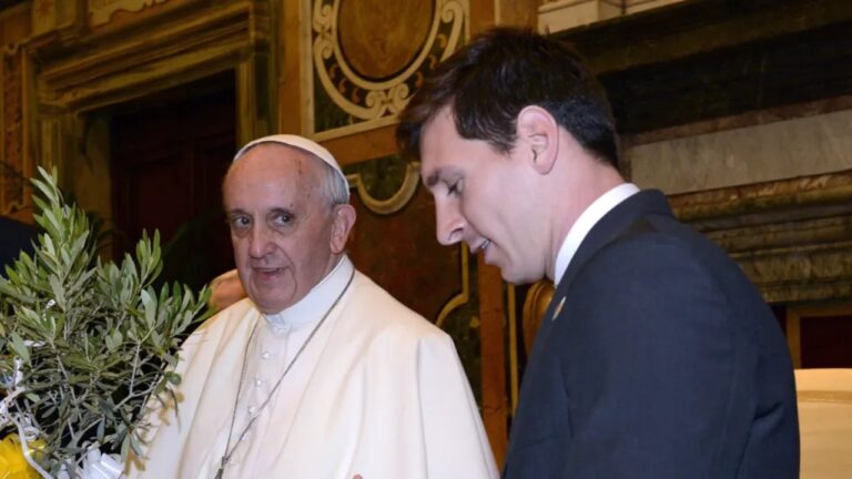 Messi resaltó que el Papa Francisco «hizo del mundo un lugar mejor»