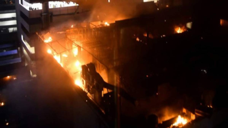 Unos 14 muertos dejó incendio en un hotel en la India