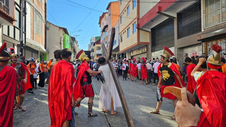 Mérida realiza el tradicional «Viacrucis de la montaña» durante Semana Mayor
