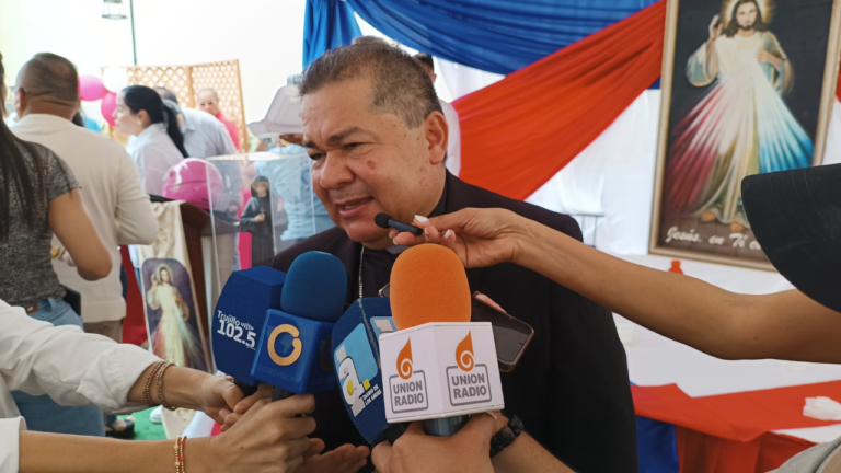Trujillo realiza misa exequial en honor al papa