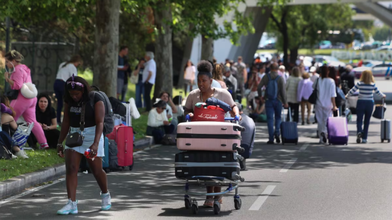 Unos 300 mil usuarios en Portugal vuelven a tener electricidad