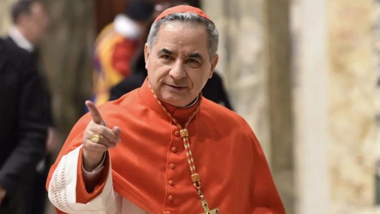 Cardenales agradecen a Becciu su gesto de renunciar a participar en el cónclave