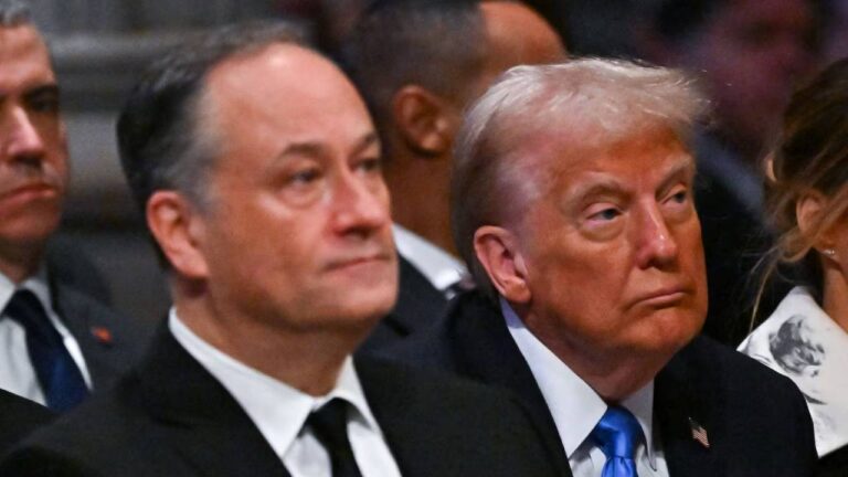 Trump despide al esposo de Kamala Harris del patronato del Museo del Holocausto