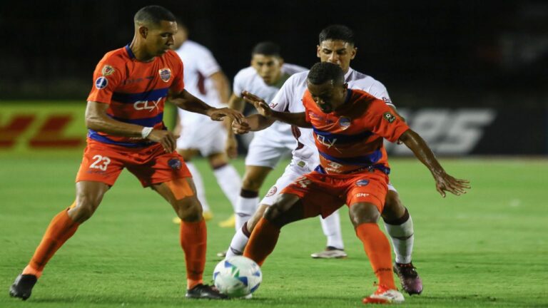 Puerto Cabello y Lanús no se sacaron diferencia en su debut de Copa Sudamericana