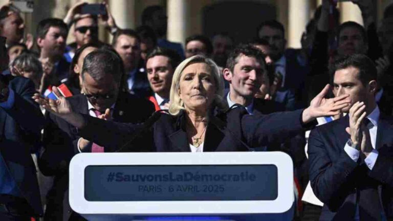 Marine Le Pen: No voy a bajar los brazos