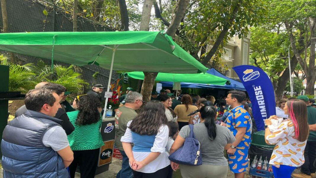Plumrose culminó la semana del perro caliente junto al tradicional rulo de Caracas