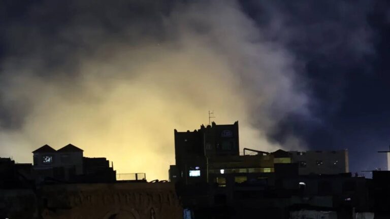 Al menos 8 muertos en nuevos bombardeos de Estados Unidos en Yemen