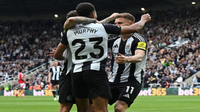 Newcastle goleó al United para seguir soñando con la Champions