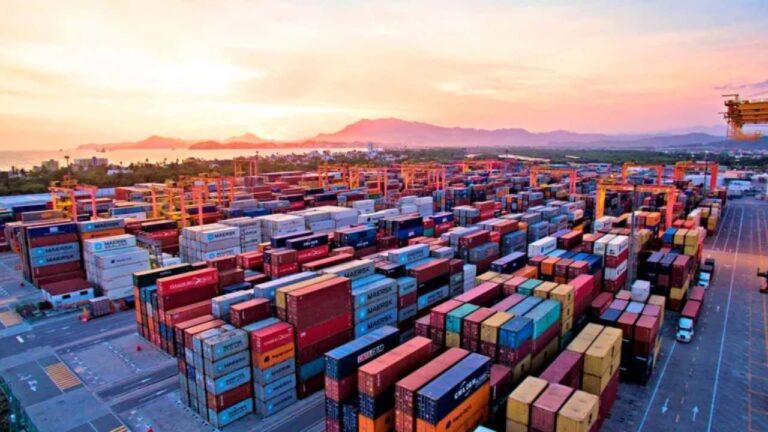 Entra en vigor arancel de 10% decretado por Trump para todas las importaciones de EEUU