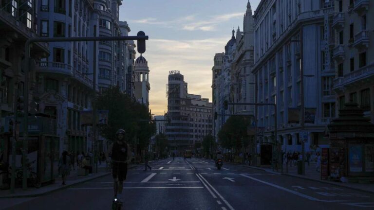 Unos 2,5 millones de usuarios vuelven a tener electricidad en Portugal