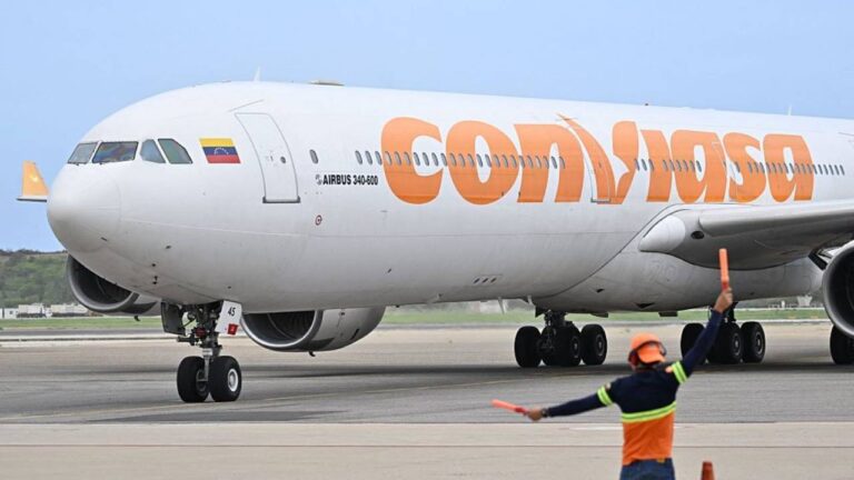 Un nuevo vuelo con 174 migrantes llegó al país desde EEUU