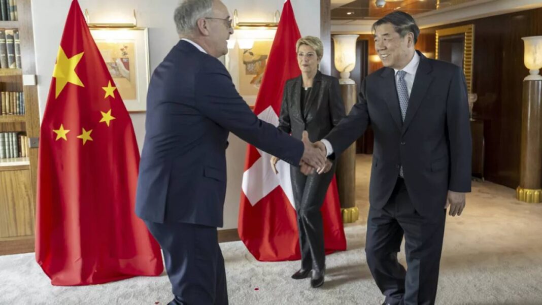 EEUU y China iniciaron segundo día de negociaciones comerciales en Suiza