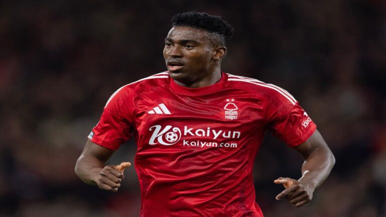 Futbolista del Nottingham Forest salió del coma inducido
