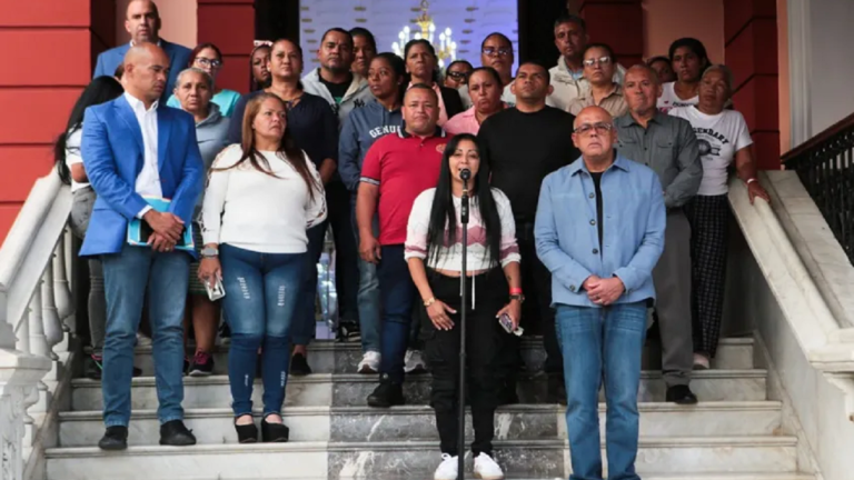 Comité de familiares de venezolanos detenidos en El Salvador pide justicia
